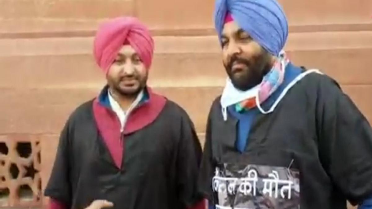 कांग्रेस सांसदों ने किया विरोध प्रदर्शन