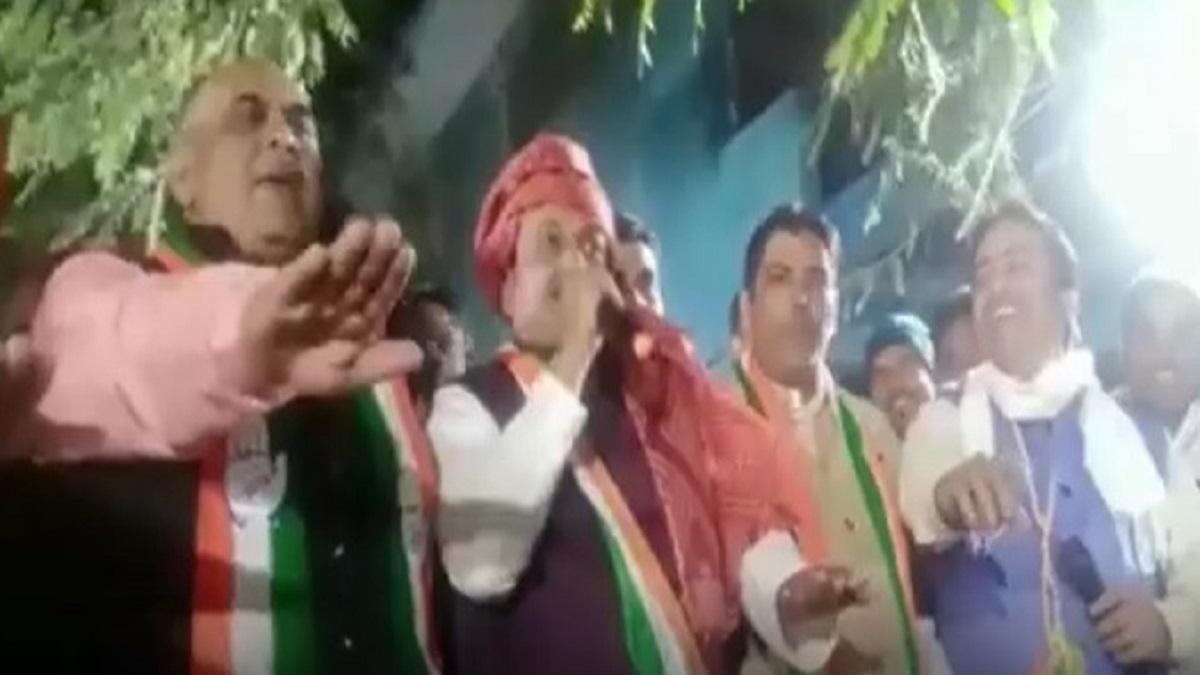 सोशल मीडिया पर वायरल तस्वीर