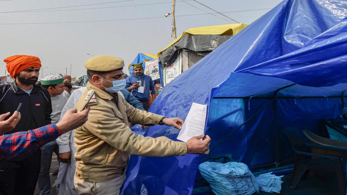 delhi police finding masked men