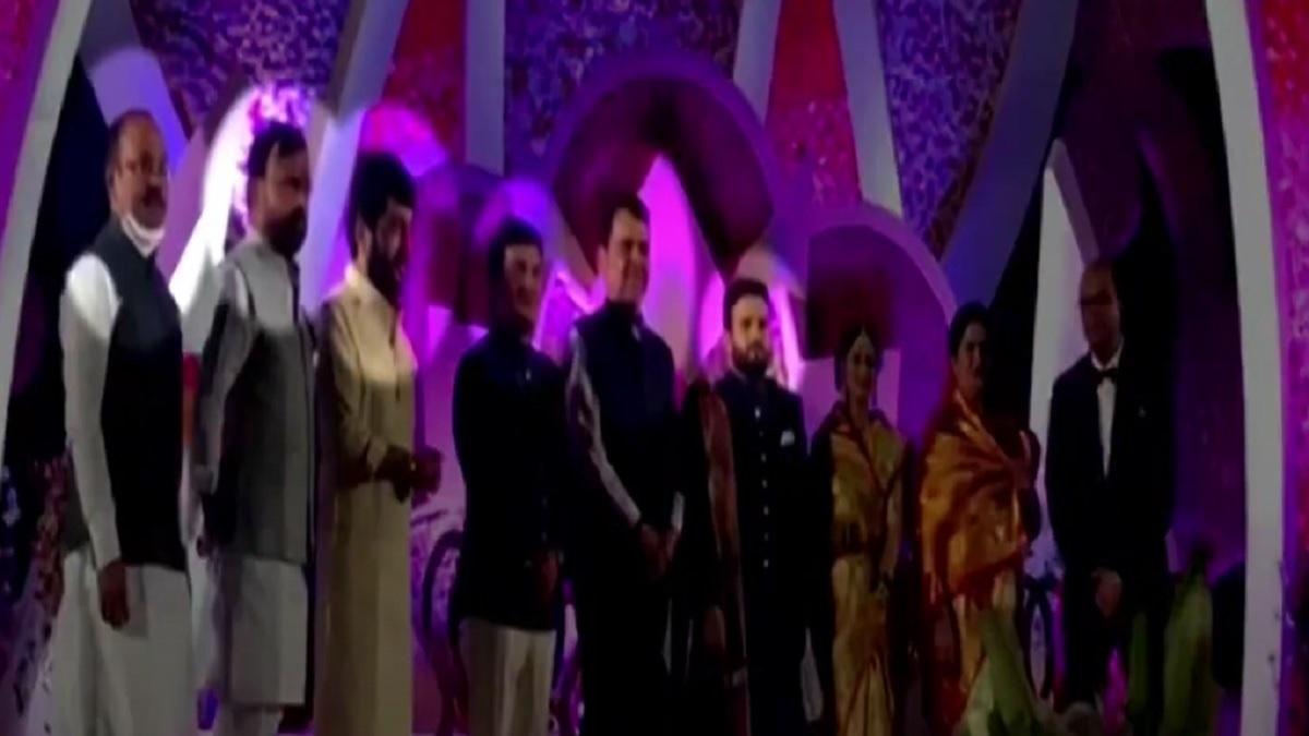 वीआईपी शादी में कोविड नियमोें की उड़ी धज्जियां