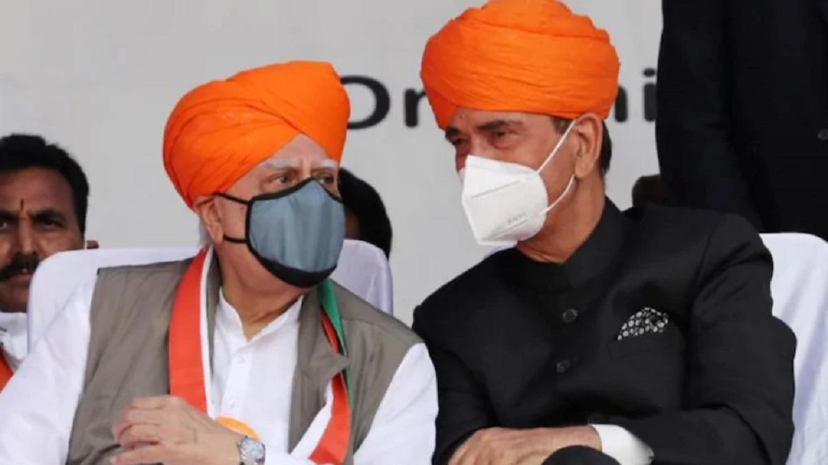 Congress leaders Ghulam Nabi Azad and Kapil Sibal during an event in Jammu (Source: PTI)