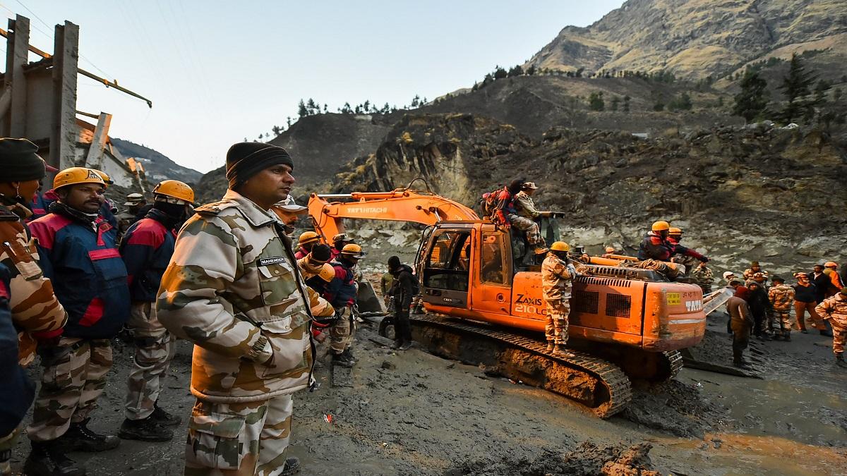 तपोवन में चल रहा है रेस्क्यू ऑपरेशन (फोटो-PTI)