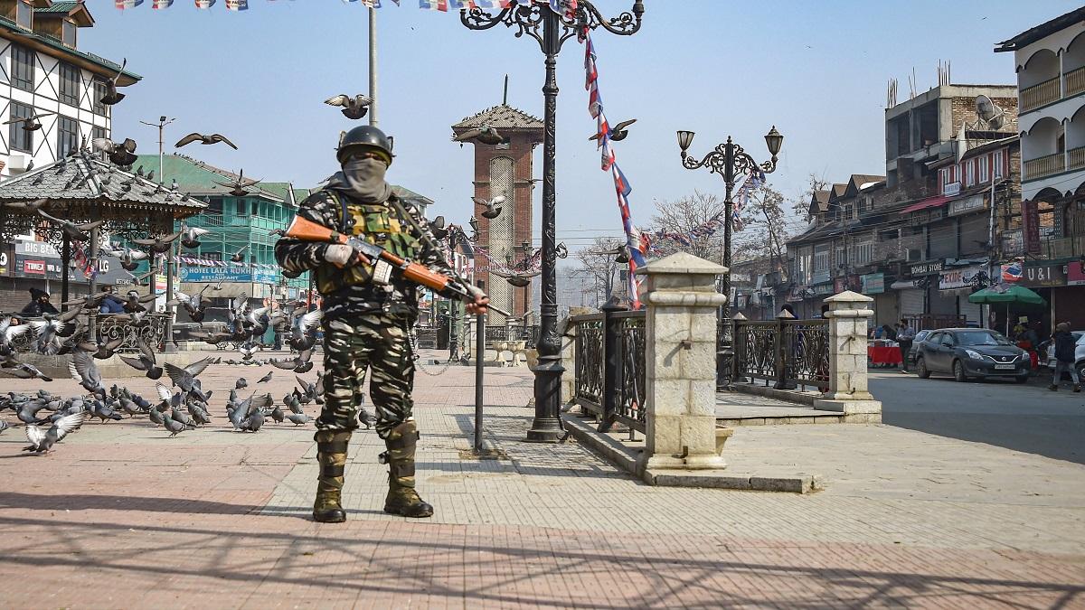 Security Tight at Kashmir Valley (Photo-PTI)