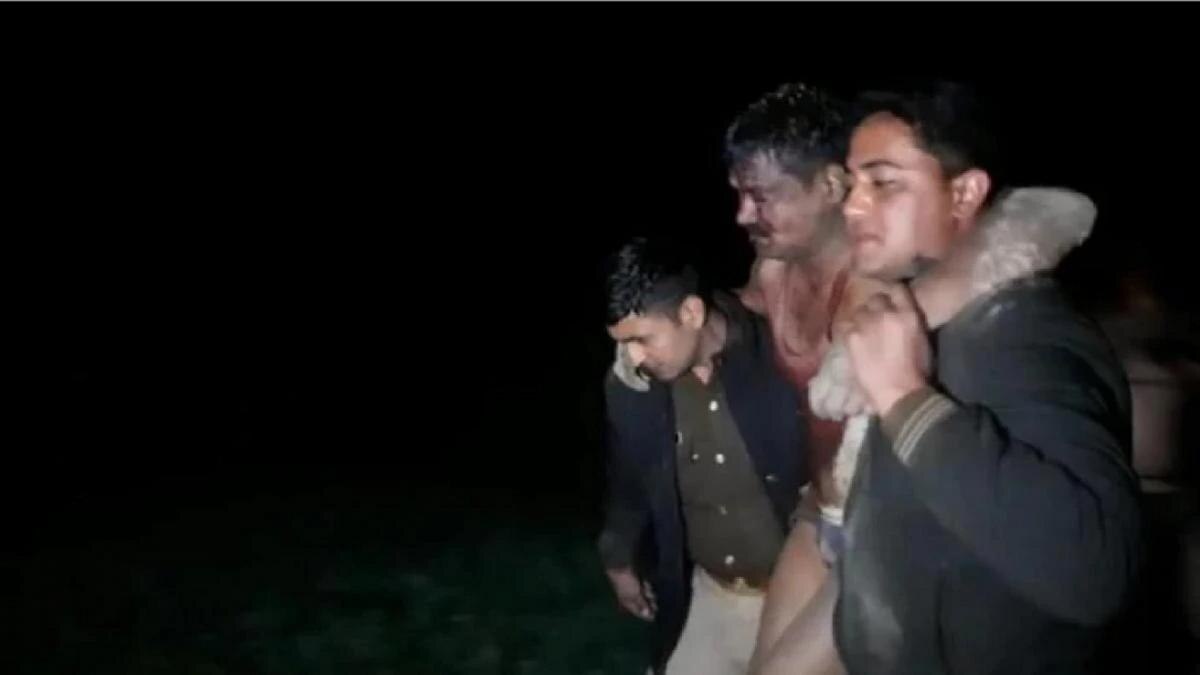 शराब माफिया ने कासगंज में पुलिस के साथ ही बर्बर्ता 