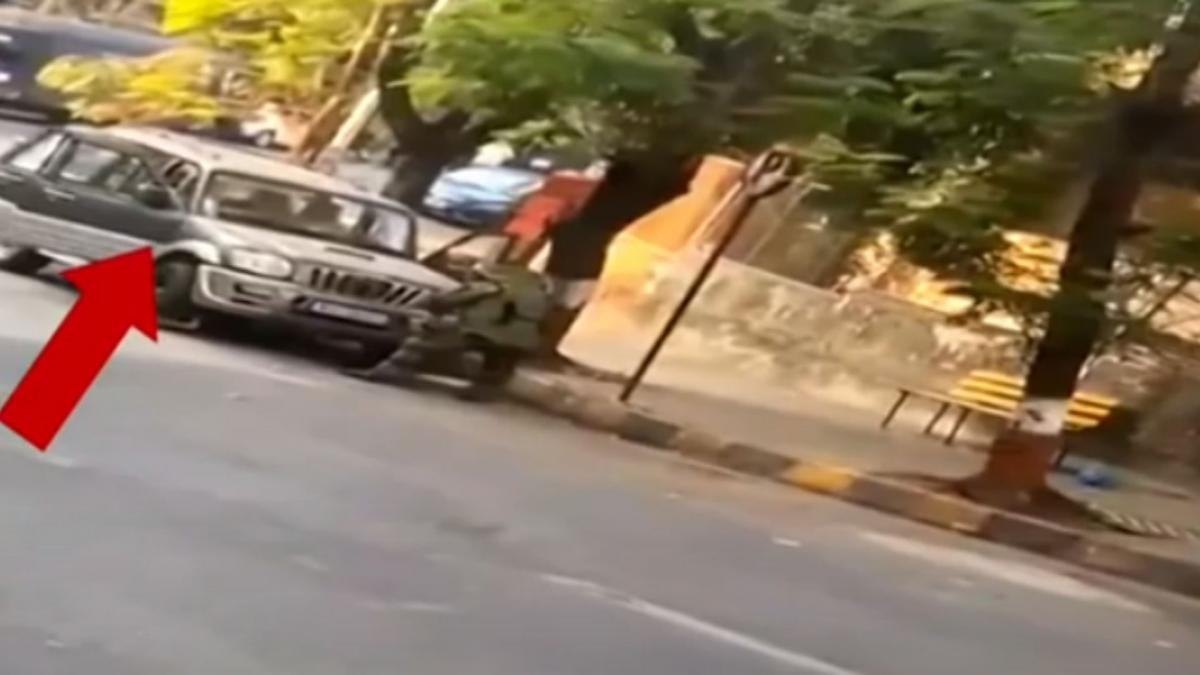 Abandoned car outside Antilia 