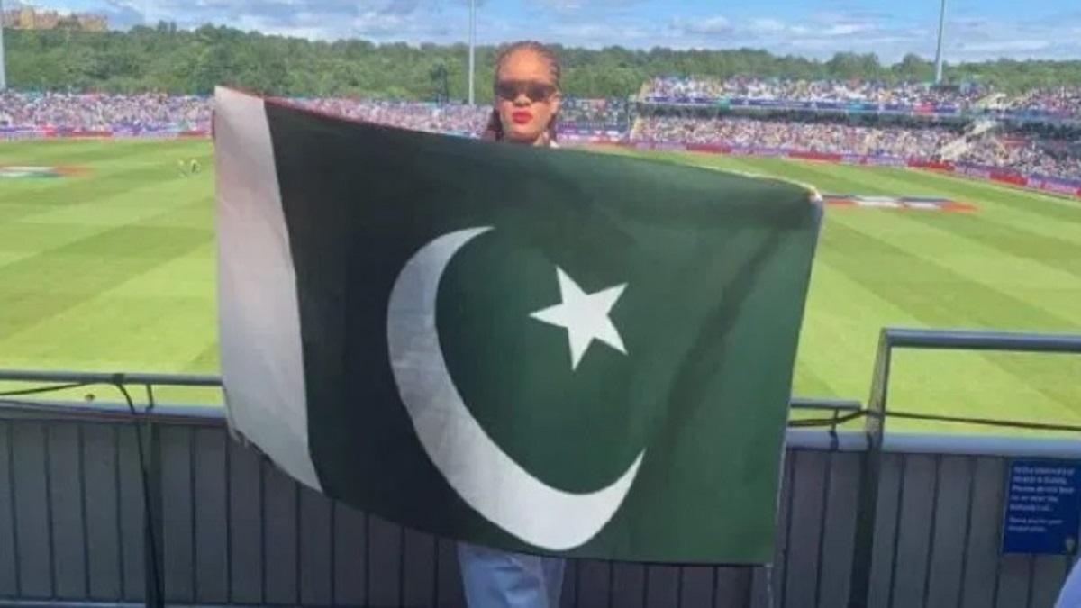 Pop Star Rihanna fake image viral