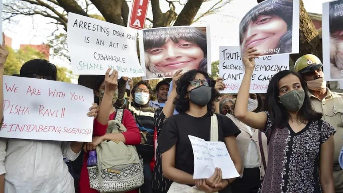 दिशा रवि के समर्थन में हो रहे विरोध प्रदर्शन (फोटो-PTI)