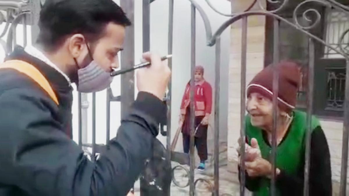 Old lady gets emotional Viral Video 