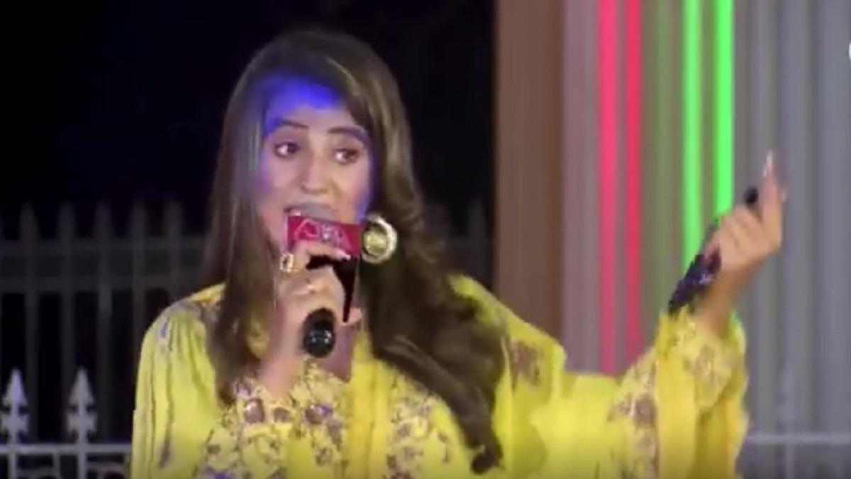 रंगरसिया कार्यक्रम में फिल्म अभिनेत्री अक्षरा सिंह.