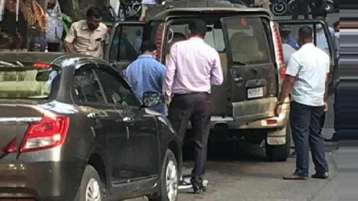 एंटीलिया के बाहर लावारिस पड़ी थी स्कॉर्पियो कार.