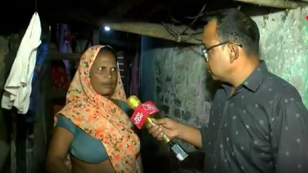 विज्ञापन में मिला घर, हकीकत में किराए के घर में रह रही है महिला.