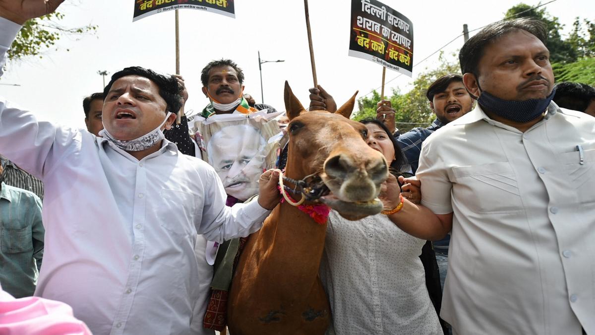 Congress workers protest