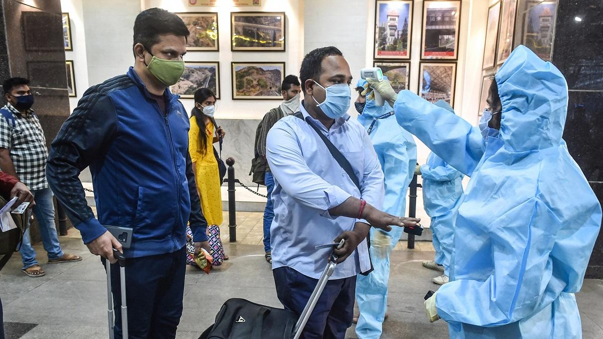 देश में तेजी से बढ़ रहे हैं कोरोना संक्रमण के मामले. (फोटो-PTI)