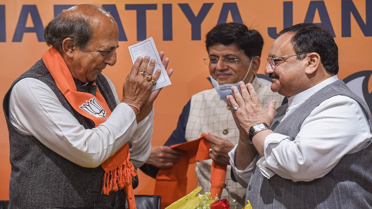 बीजेपी में शामिल हुए दिनेश त्रिवेदी (फाइल फोटो-PTI)