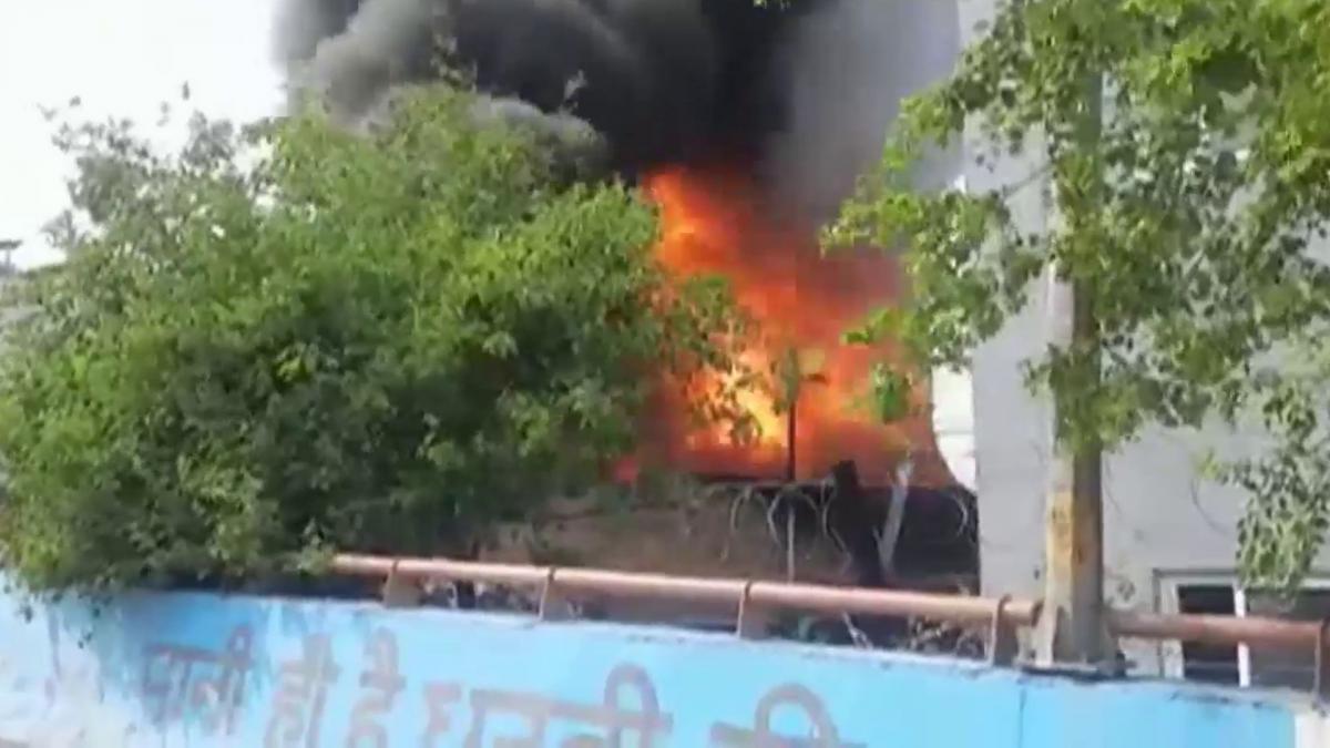 Faridabad, Fire at paint factory 