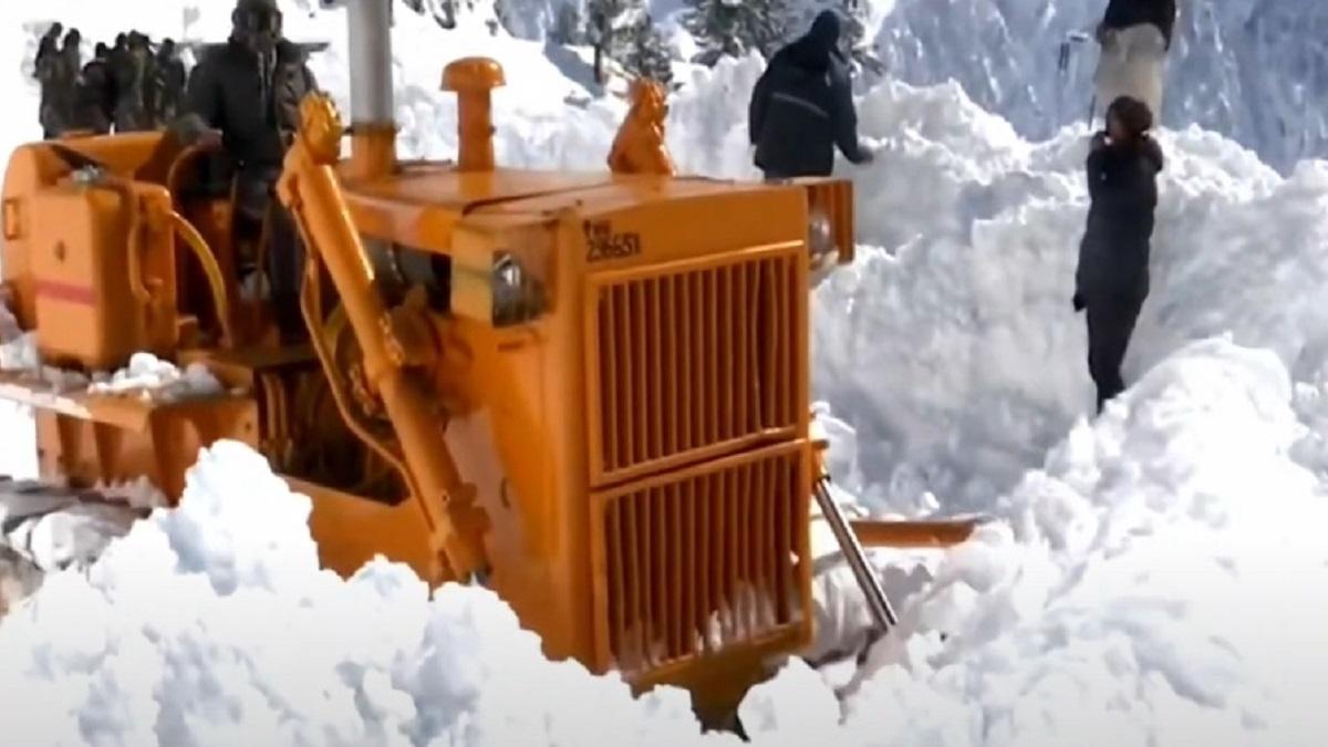 जोजिला पास पर जारी है सेना का काम 