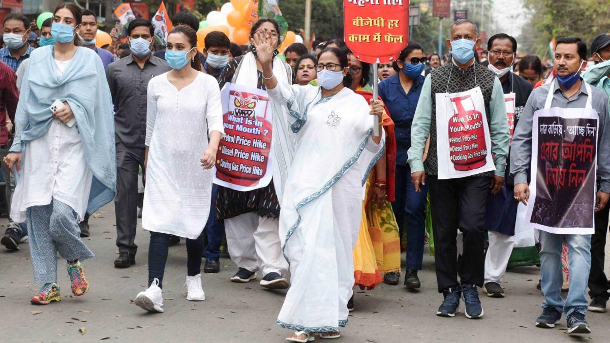 ममता बमर्जी का रोडशो (फोटो-पीटीआई)