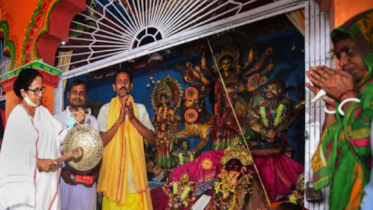 mamata banerjee in temples