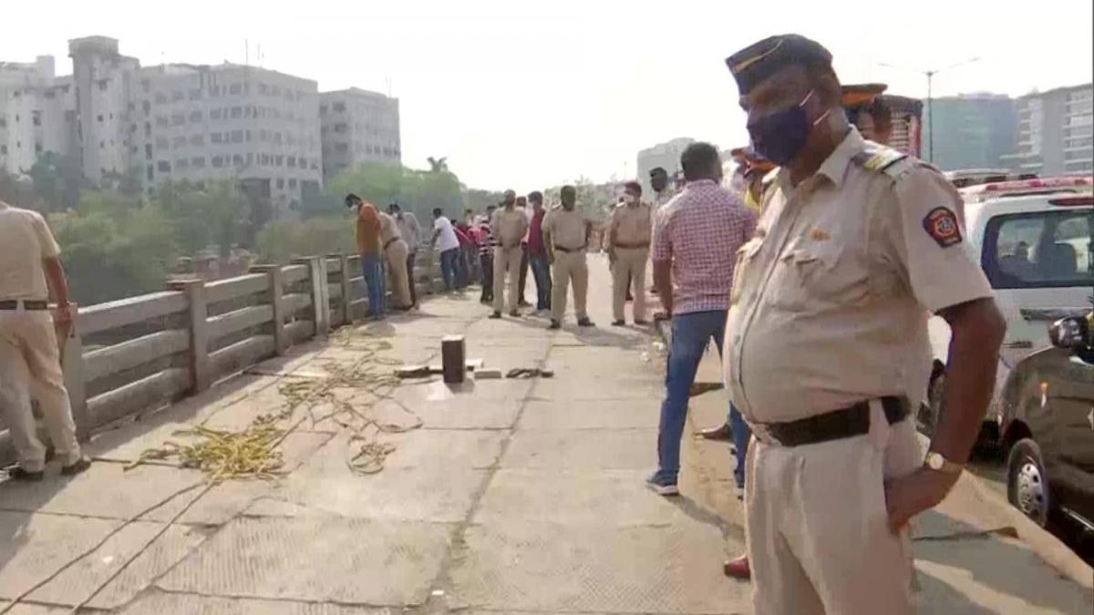 IA takes Sachin Waze to bridge over Mithi river (File-ANI)