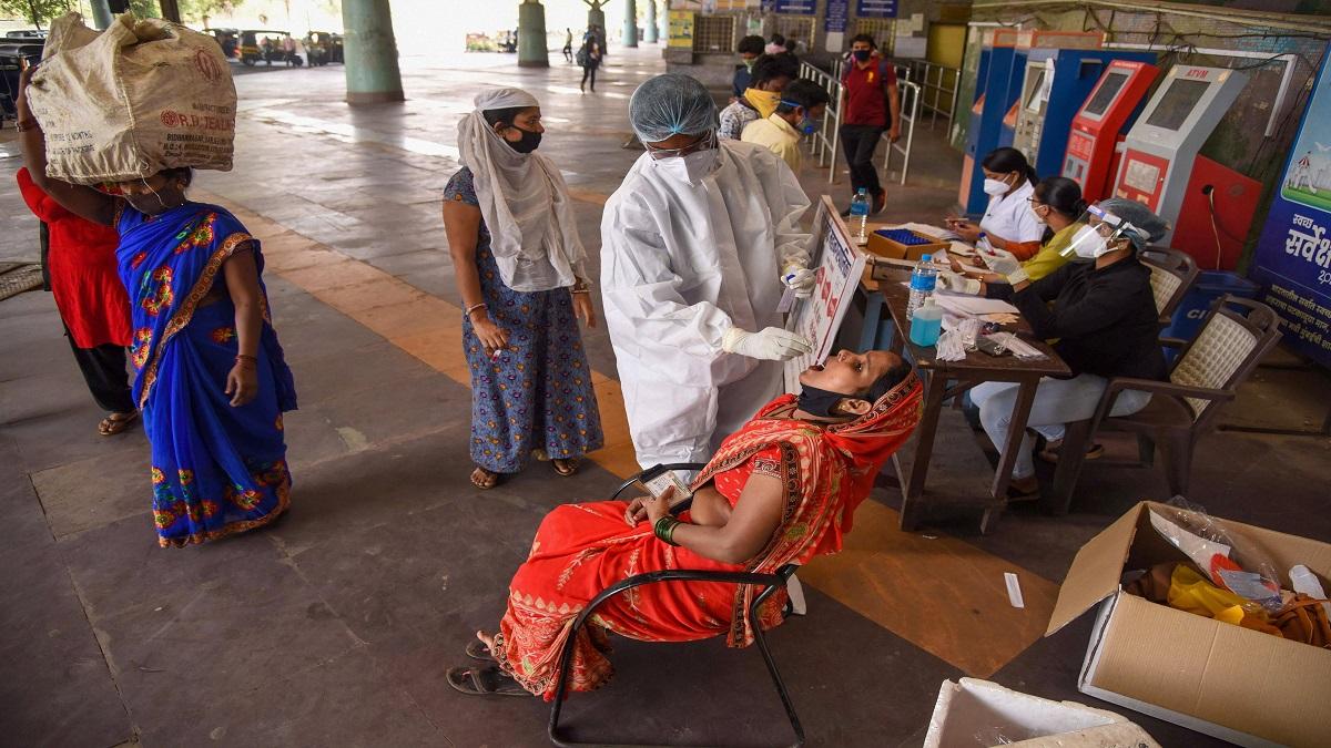 महाराष्ट्र में तेजी से बढ़ रहा कोरोना संक्रमण के केस (फोटो-PTI)
