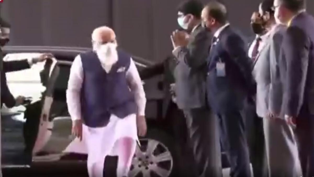 pm modi arrives in dhaka