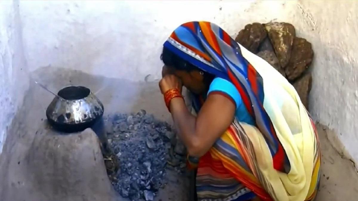 उज्ज्वला योजना को महंगाई ने पहुंचाया नुकसान (फोटो- आजतक)