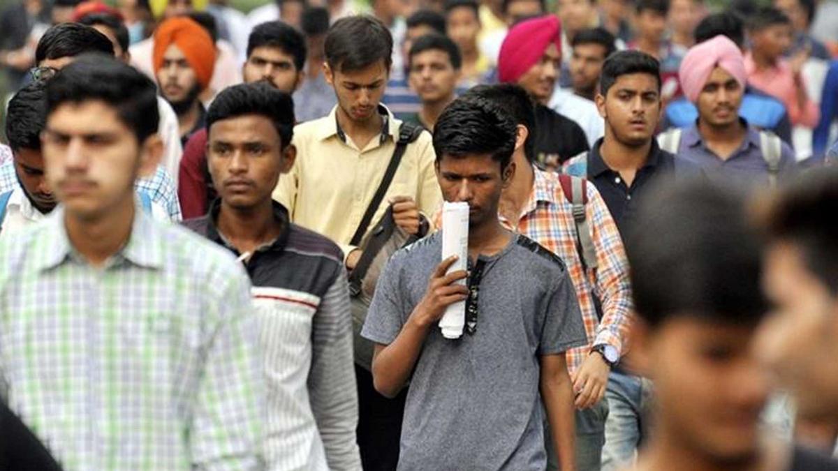 बेरोजगारी पर युवाओं में गुस्सा