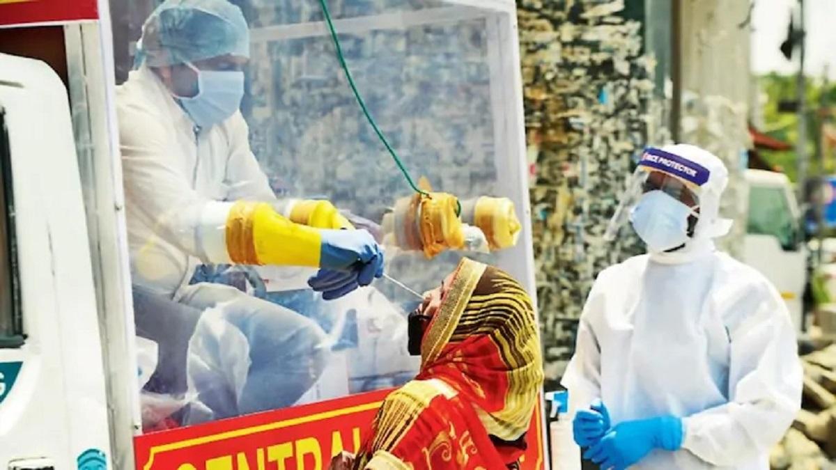 दिल्ली में लगातार बढ़ता जा रहा है कोरोना संकट (फोटो-PTI)