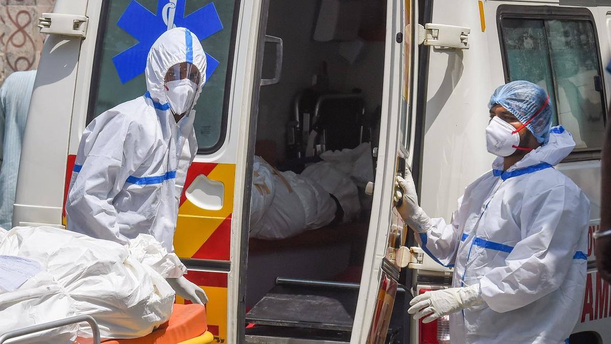 कोरोना के गंभीर संकट से जूझ रहा है देश (फोटो-PTI)