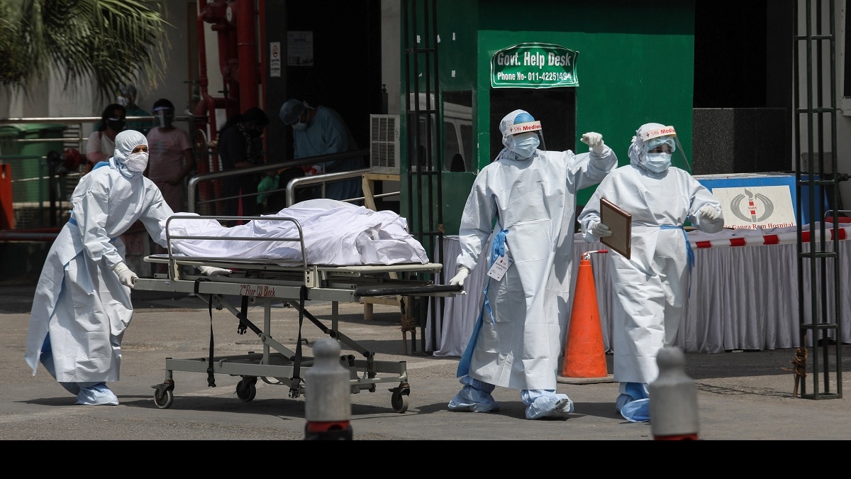 देश में लगातार बढ़ता जा रहा है कोरोना संक्रमण (फोटो-PTI)