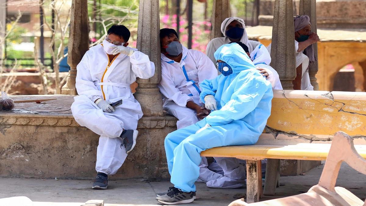 कोरोना संक्रमण से जूझ रहा है देश (फाइल फोटो-PTI)