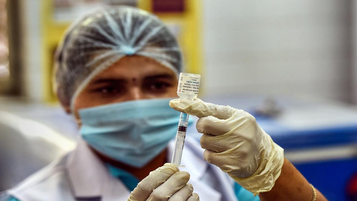 देश में गहराता जा रहा है कोरोना संकट (फोटो-PTI)