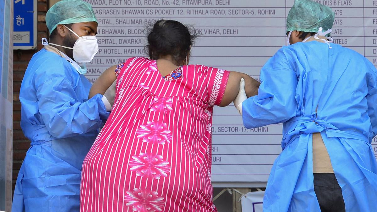 ICU beds and oxygen crisis in Delhi hospitals