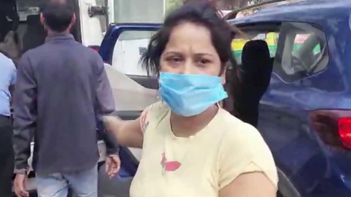 बेड के लिए परेशान मरीज