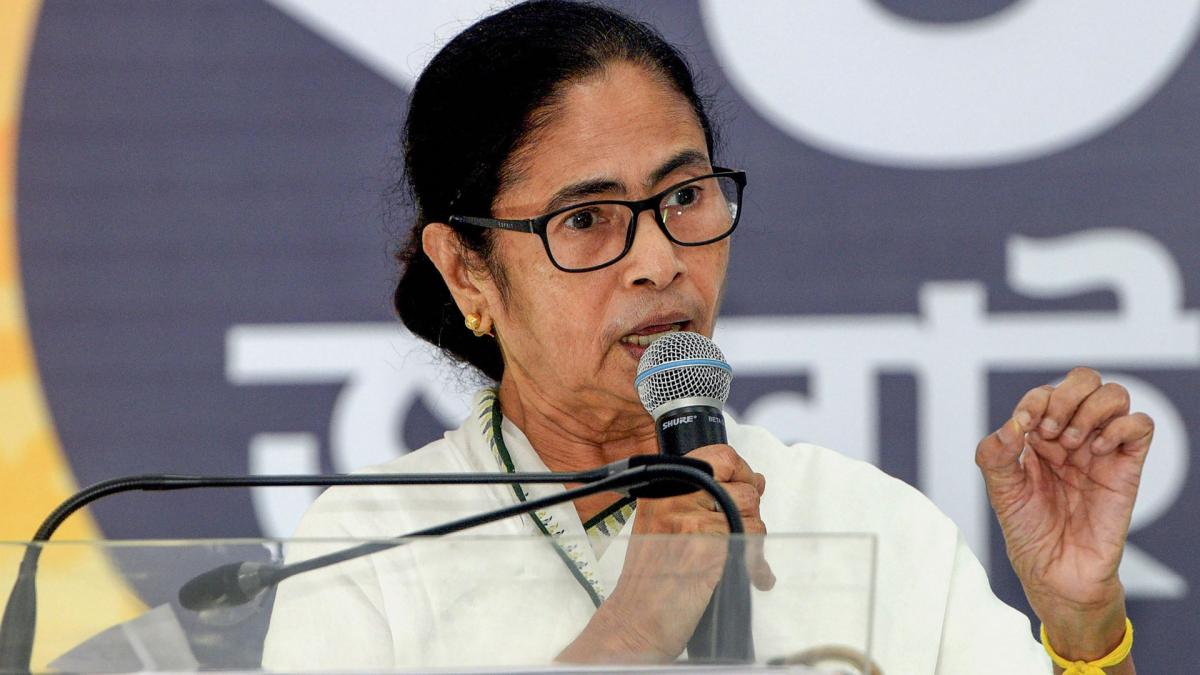 Mamata Banerjee decides to curtail her poll campaign