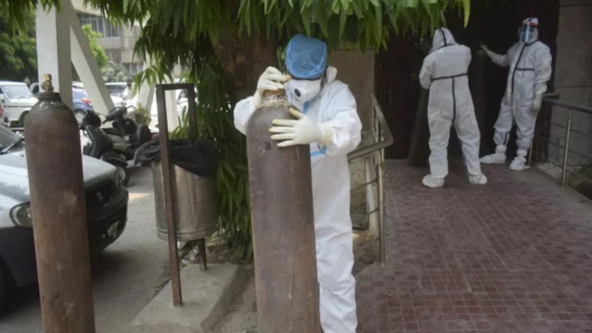 Shortage of medical oxygen in several hospitals across states (Photo: PTI/Representational image)