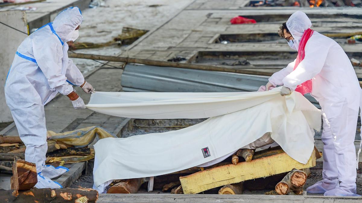 Delhi crematoriums run out of space