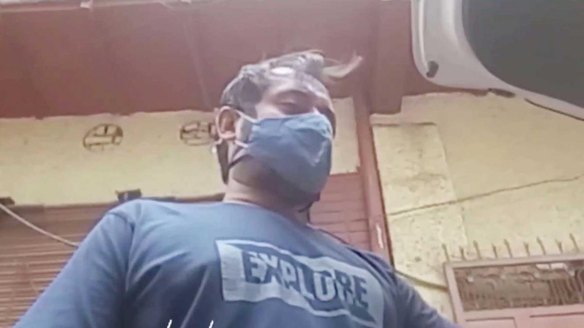 ऑक्सीजन की कालाबाजारी कर रहे लोग