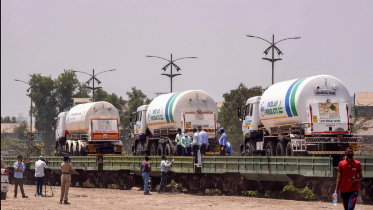 कहीं चली ऑक्सीजन एक्सप्रेस तो कहीं बन रहा मेकशिफ्ट अस्पताल, देखें Corona से कैसे जारी है जंग - Here's how country is fighting against corona - Coronavirus AajTak