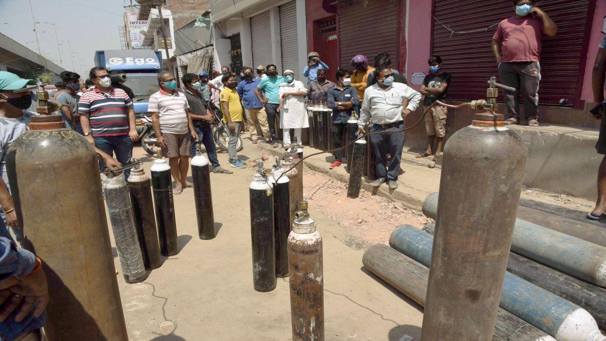 पूरे देश में ऑक्सीजन के लिए मची हाहाकार