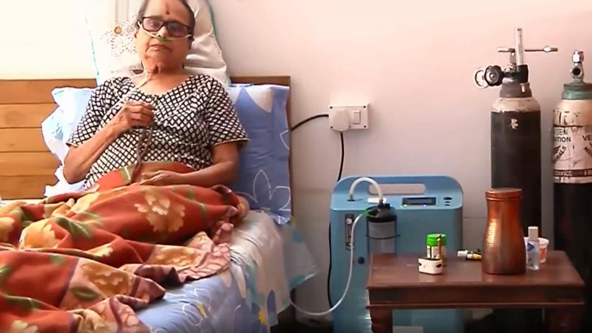 Mumbai thane old woman beats corona after critical condition 