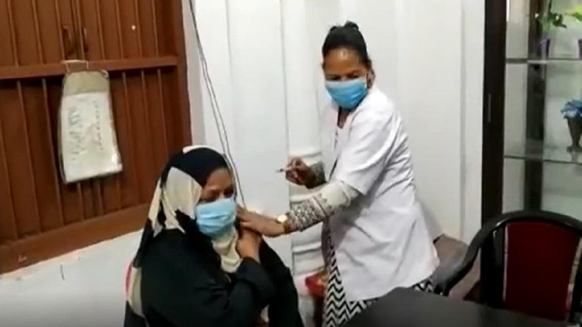 मध्य प्रदेश में मस्दिद में शुरू वैक्सिनेशन.