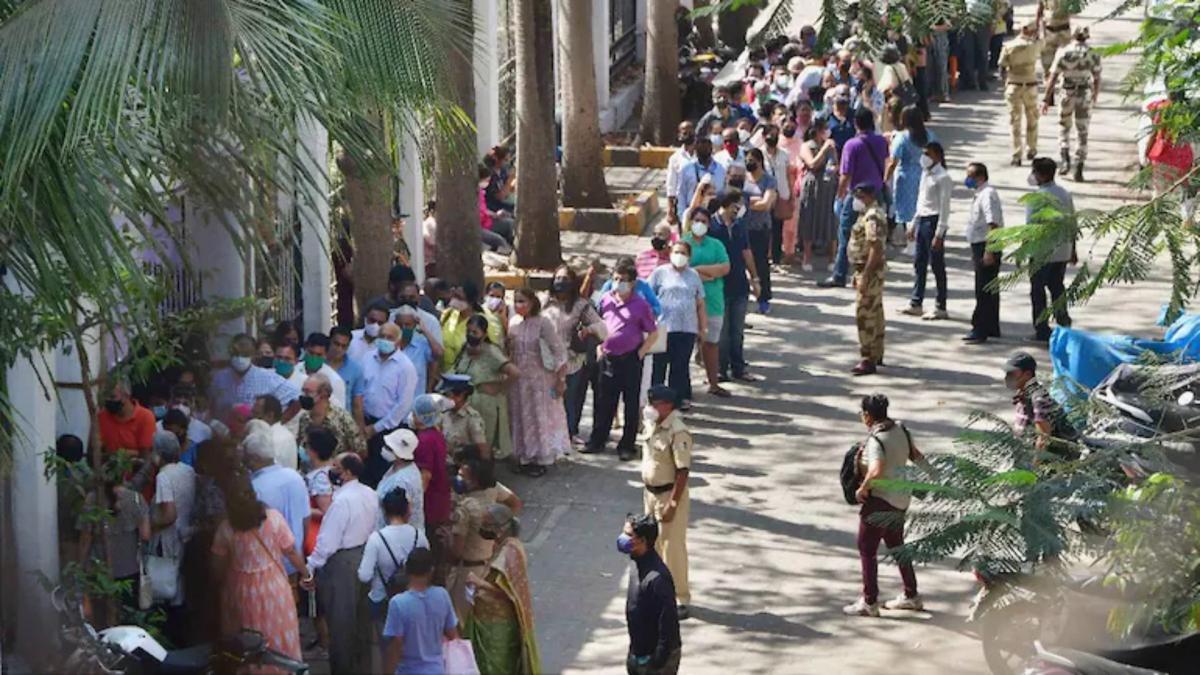corona vaccine lines