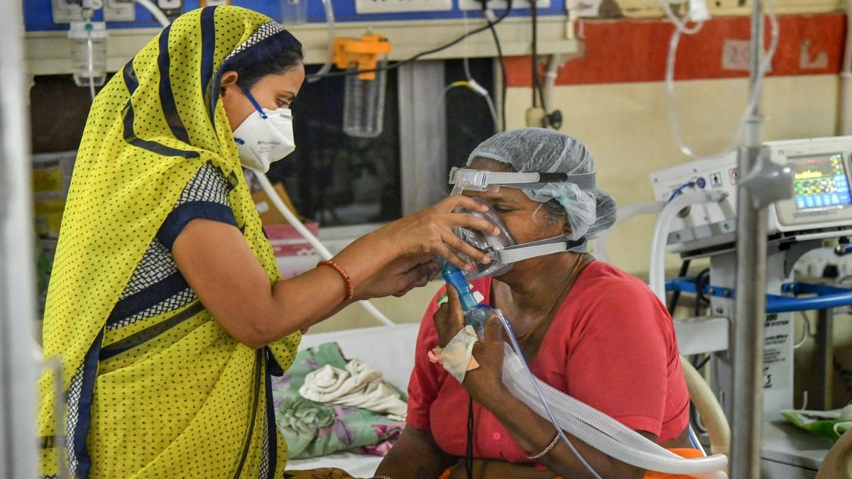 दिल्ली में दिखी बेहतरी की आस, घटने लगे कोरोना के नए मामले