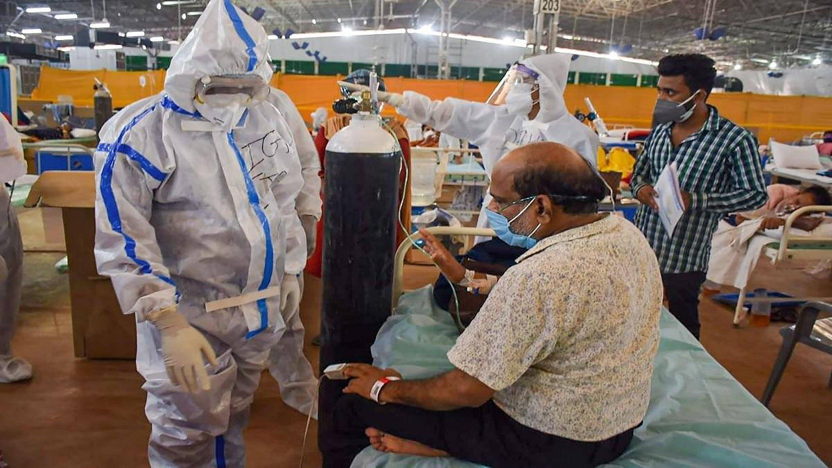 देशभर में ऑक्सीजन की हो रही है ब्लैक मार्केटिंग (फोटो-PTI)