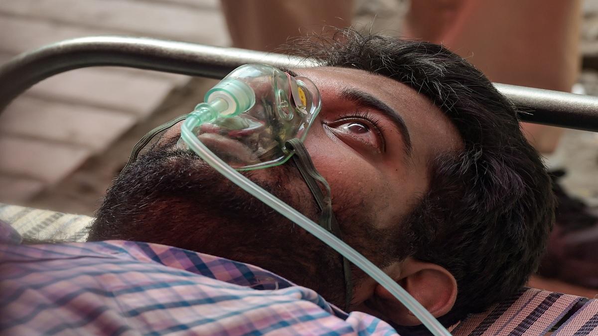 देश में गहराता जा रहा है कोरोना संकट (फोटो-PTI)