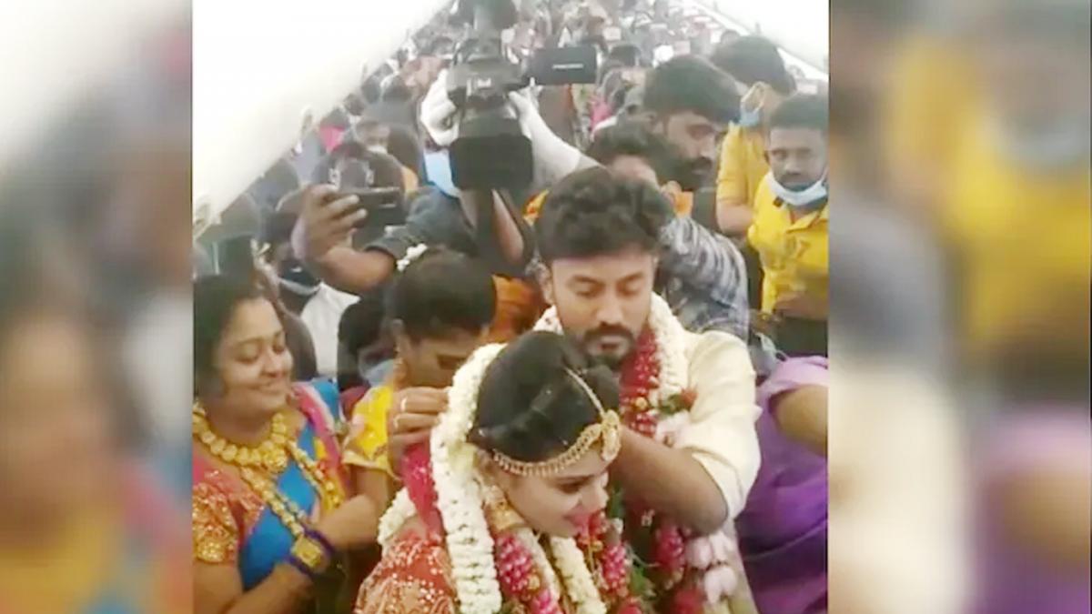  Madurai couple married on flight