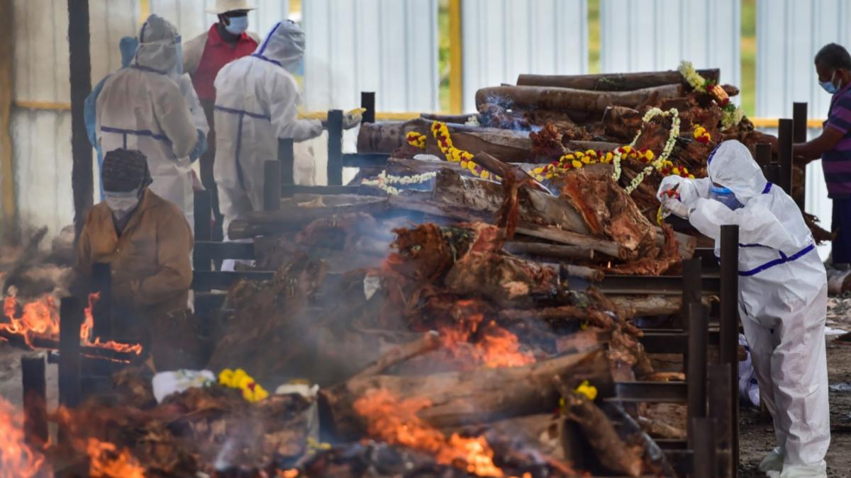 COVID-19 patients last rites being performed (File-PTI)