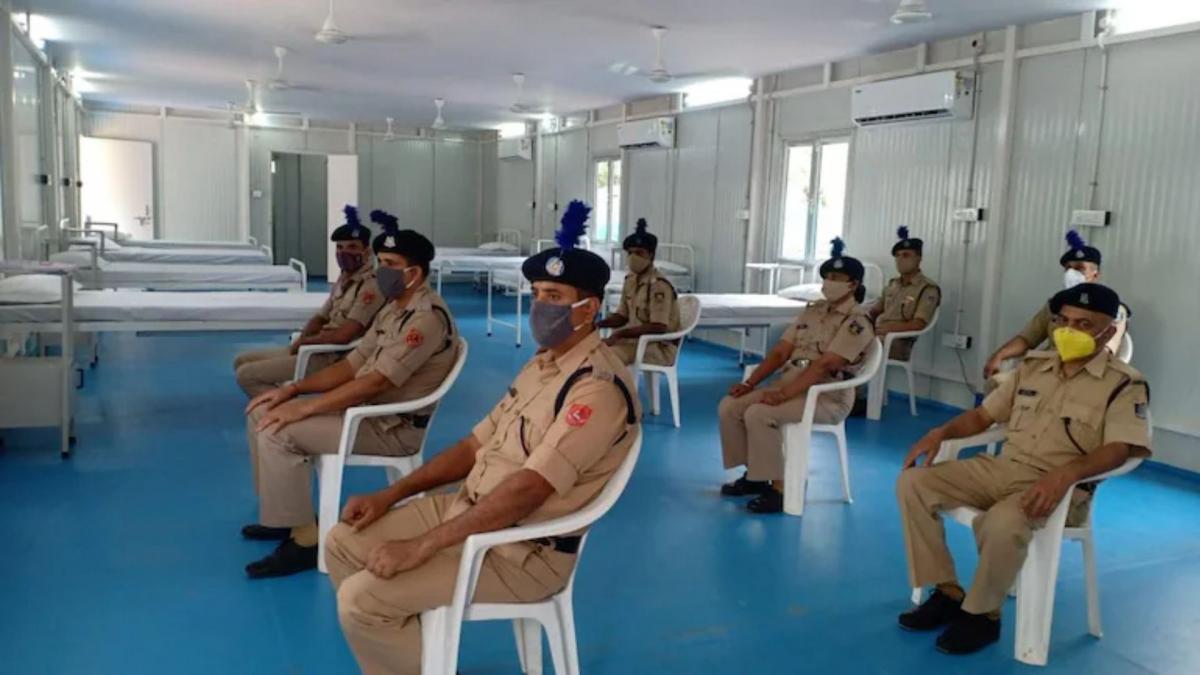 कोरोना की चपेट में केंद्रीय रिजर्व पुलिस बल के जवान