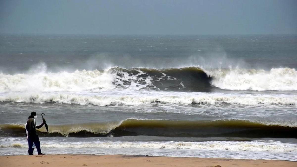 Here the condition of Bengal-Odisha before the Cyclone Yaas